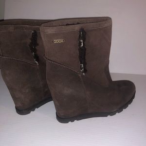 UGG Chocolate Brown Suede Wedge Lamb Fur Lined Boots Size 8.5